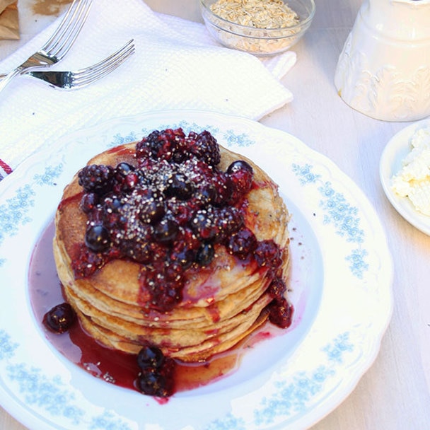 Fluffy Oat & Cinnamon Pancakes with Creamy Maple Syrup